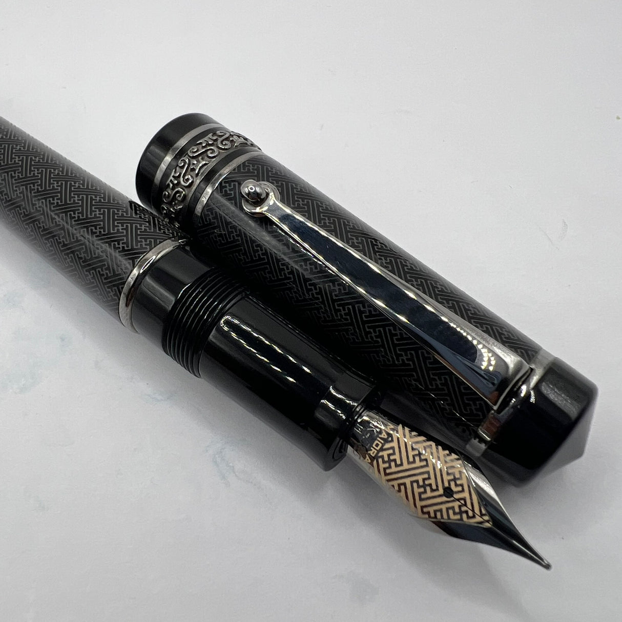Maiora Dedalo Limited Edition Fountain Pen   -  Medium 14kt Gold Nib
