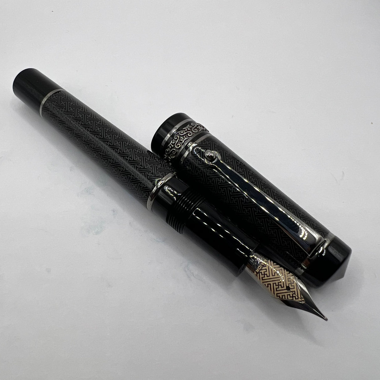 Maiora Dedalo Limited Edition Fountain Pen   -  Medium 14kt Gold Nib
