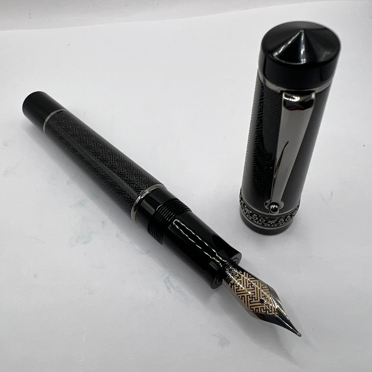 Maiora Dedalo Limited Edition Fountain Pen   -  Medium 14kt Gold Nib