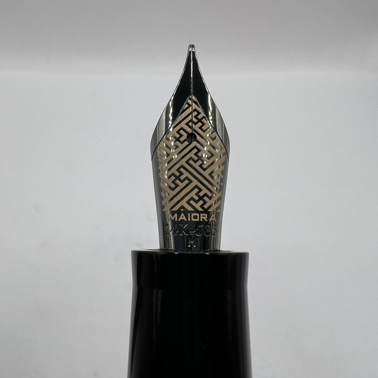 Maiora Dedalo Limited Edition Fountain Pen   -  Medium 14kt Gold Nib