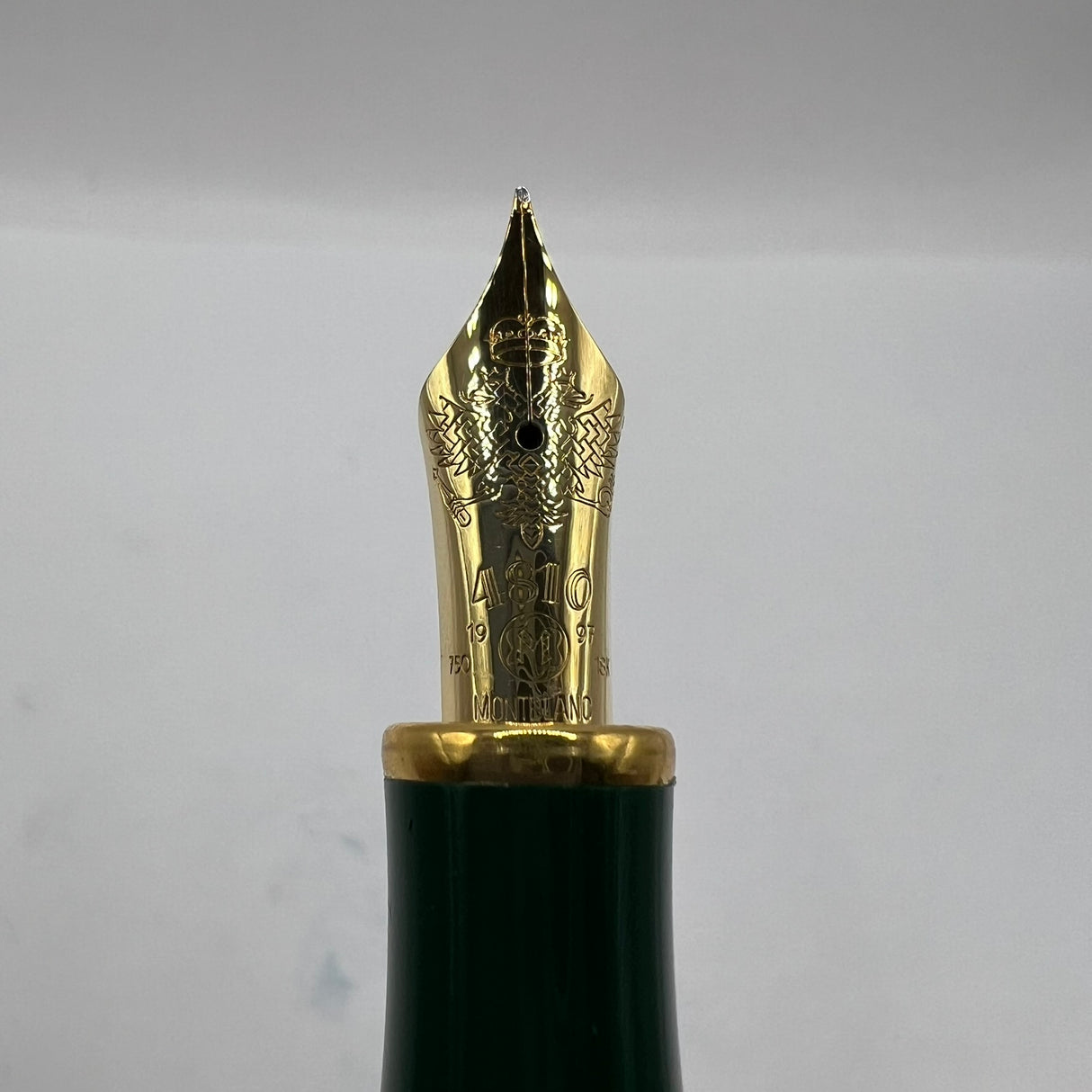 Montblanc Peter The Great Patron Of The Arts Limited  Edition  Fountain Pen-  Fine 18t Gold Nib