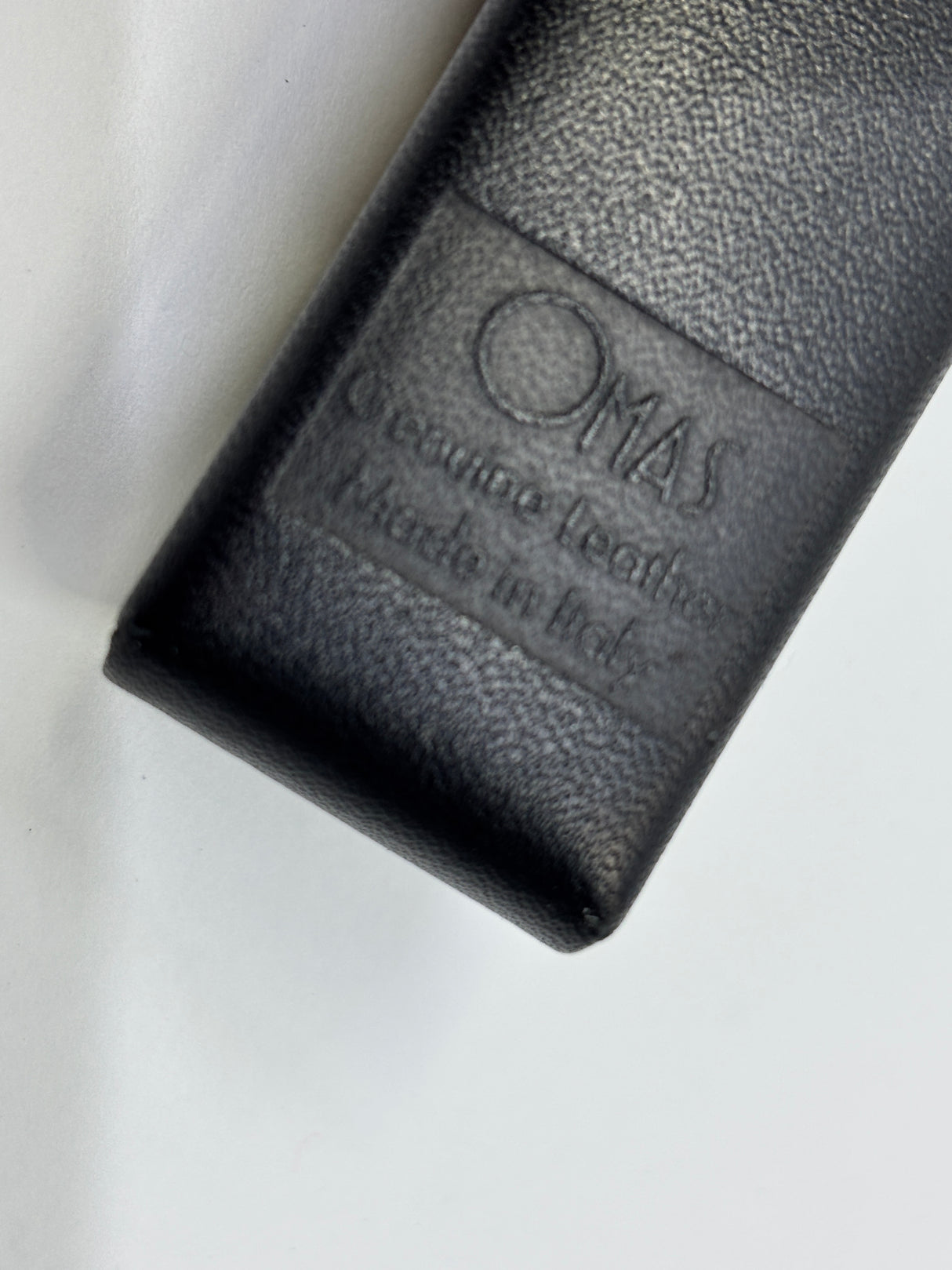OMAS Beautiful Black Leather pen case  - Hold 1 pens