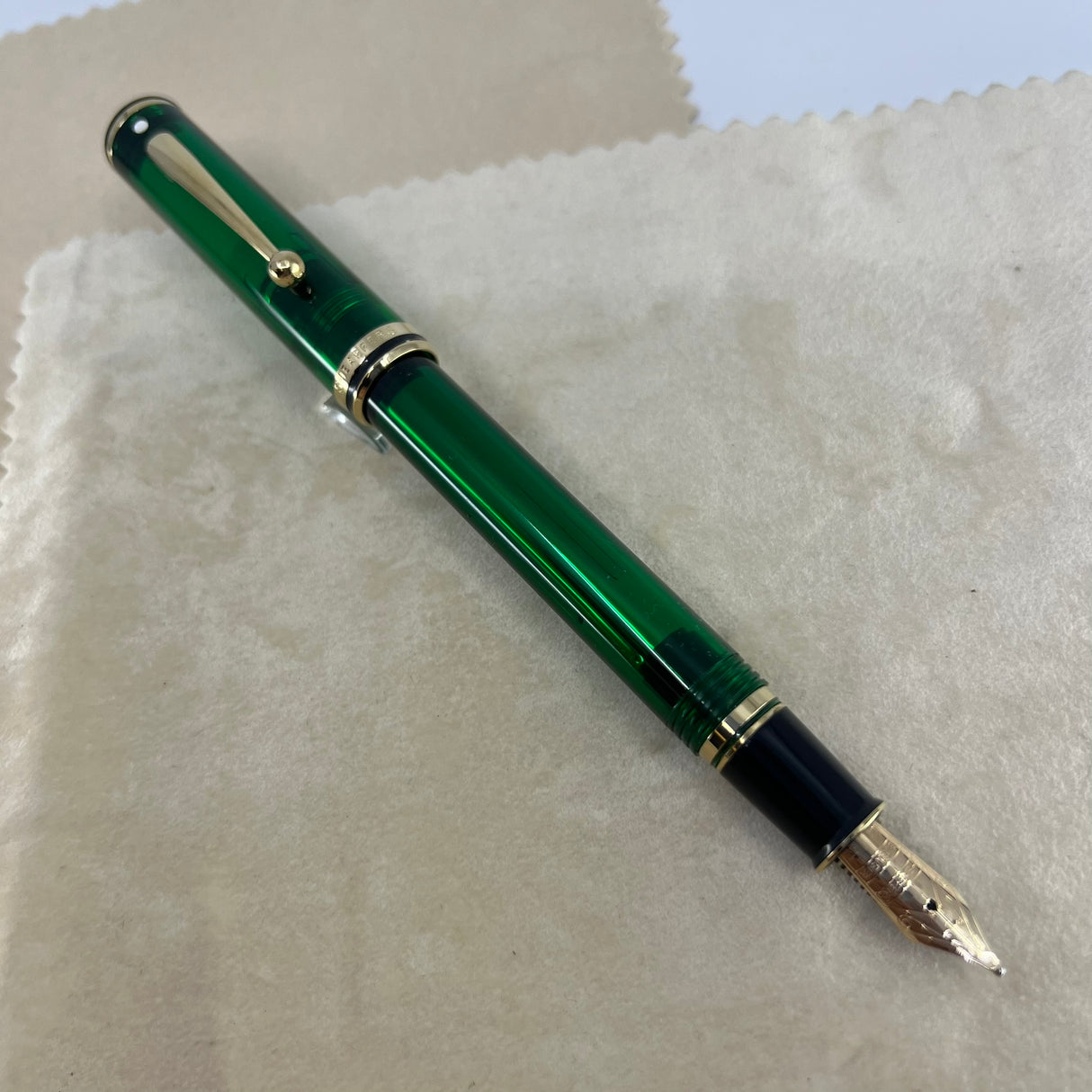 Sheaffer Connaisseur Aegean Green Transparent Fountain Pen  -  Broad 14kt Gold Nib
