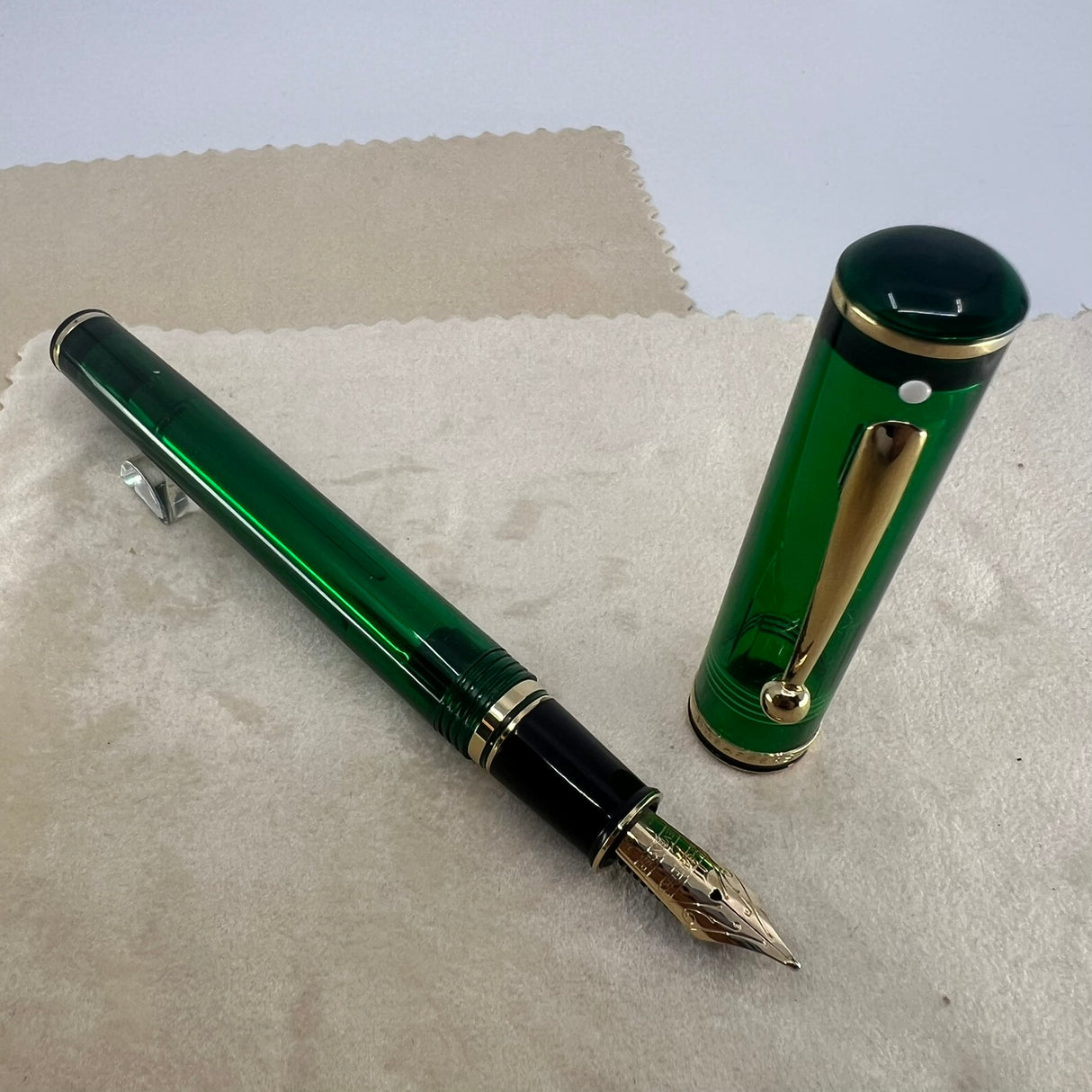 Sheaffer Connaisseur Aegean Green Transparent Fountain Pen  -  Broad 14kt Gold Nib