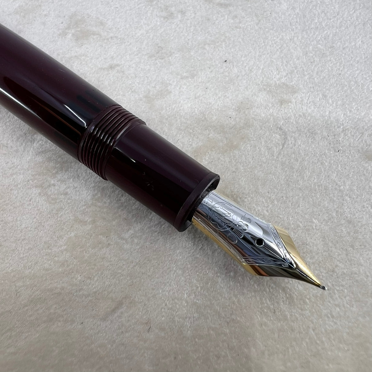 Montblanc Meisterstuck #146 LeGrand Bordeaux Fountain Pen   -  Fine 14kt Gold Nib - Engraved Cap