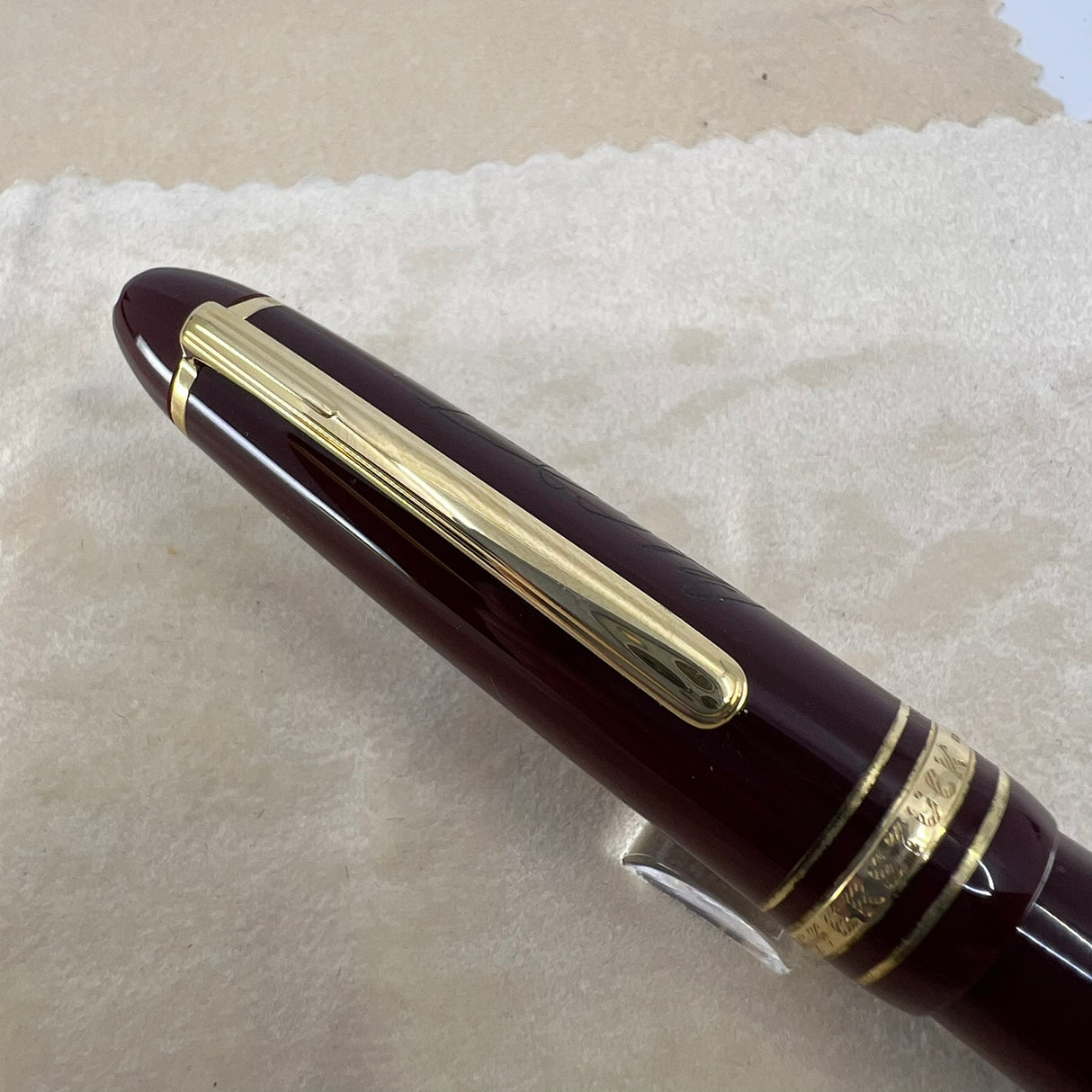 Montblanc Meisterstuck #146 LeGrand Bordeaux Fountain Pen   -  Fine 14kt Gold Nib - Engraved Cap
