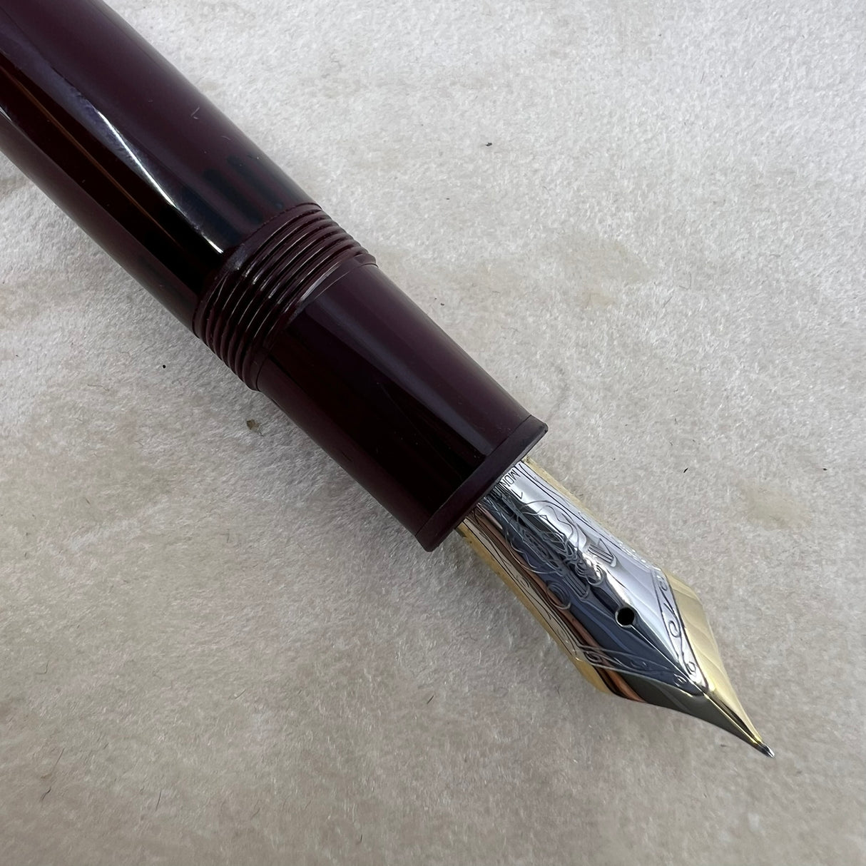 Montblanc Meisterstuck #146 LeGrand Bordeaux Fountain Pen   -  Fine 14kt Gold Nib - Engraved Cap