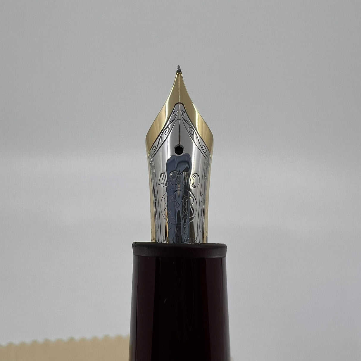 Montblanc Meisterstuck #146 LeGrand Bordeaux Fountain Pen   -  Fine 14kt Gold Nib - Engraved Cap