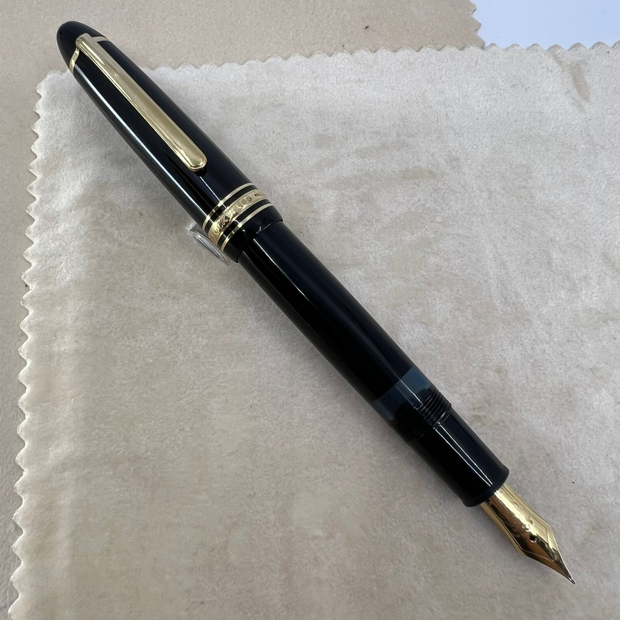 Montblanc Meisterstuck #149 Fountain Pen   -  Semi-Flex 18C Gold Nib