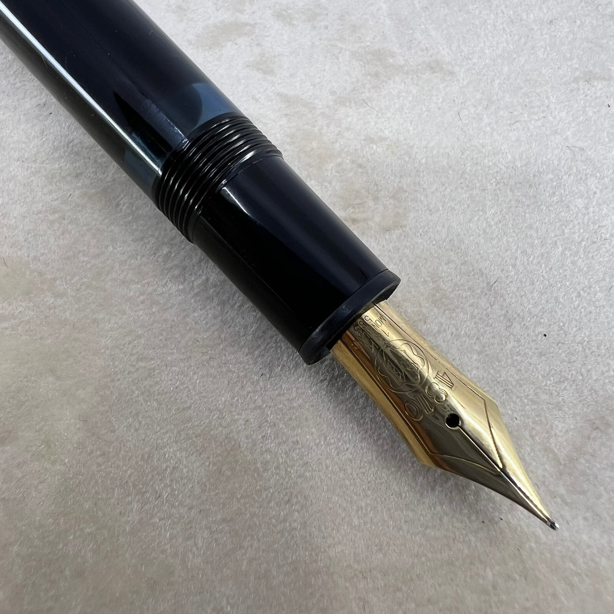 Montblanc Meisterstuck #149 Fountain Pen   -  Semi-Flex 18C Gold Nib