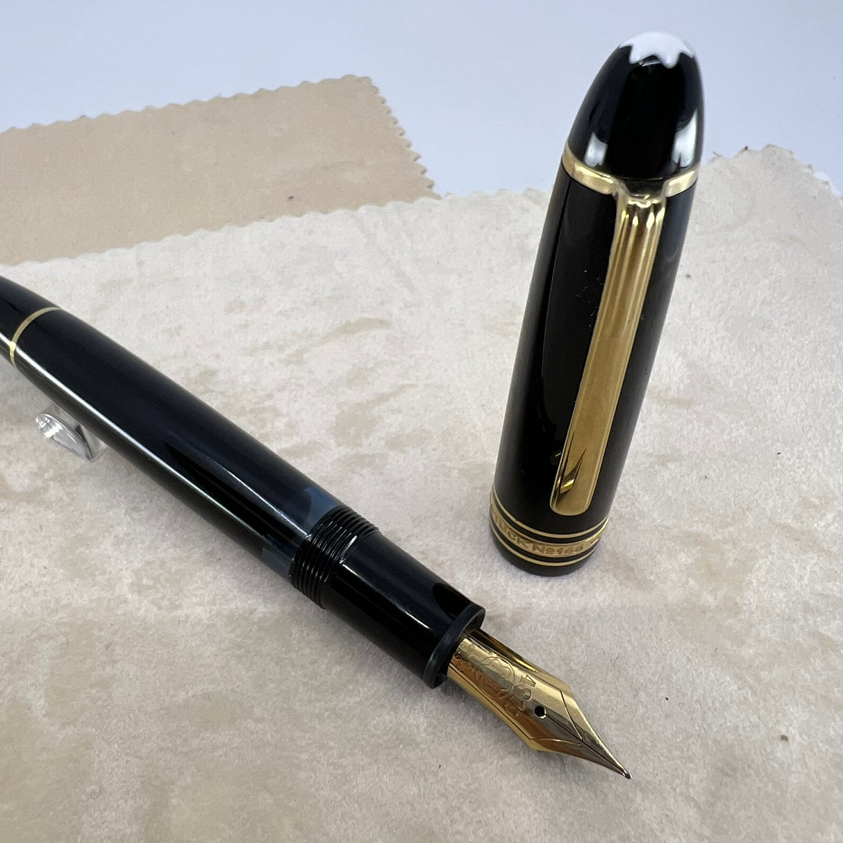 Montblanc Meisterstuck #149 Fountain Pen   -  Semi-Flex 18C Gold Nib