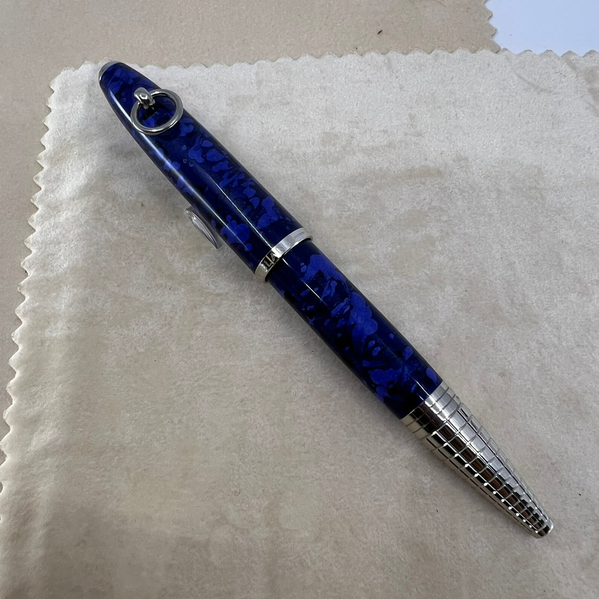 Montblanc Muses Elizabeth Taylor Special Edition Fountain Pen   -  Medium 14kt Gold Nib