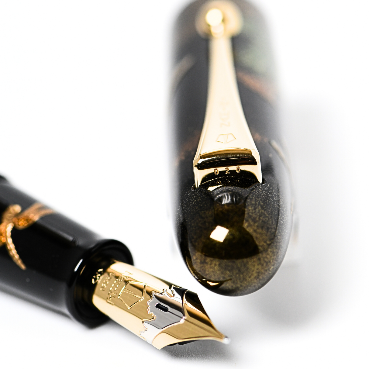 Namiki Yukari Royale Kashimushi (Lotus & Dragonfly) Limited Edition Maki-e Fountain Pen - Medium 18kt Gold Nib