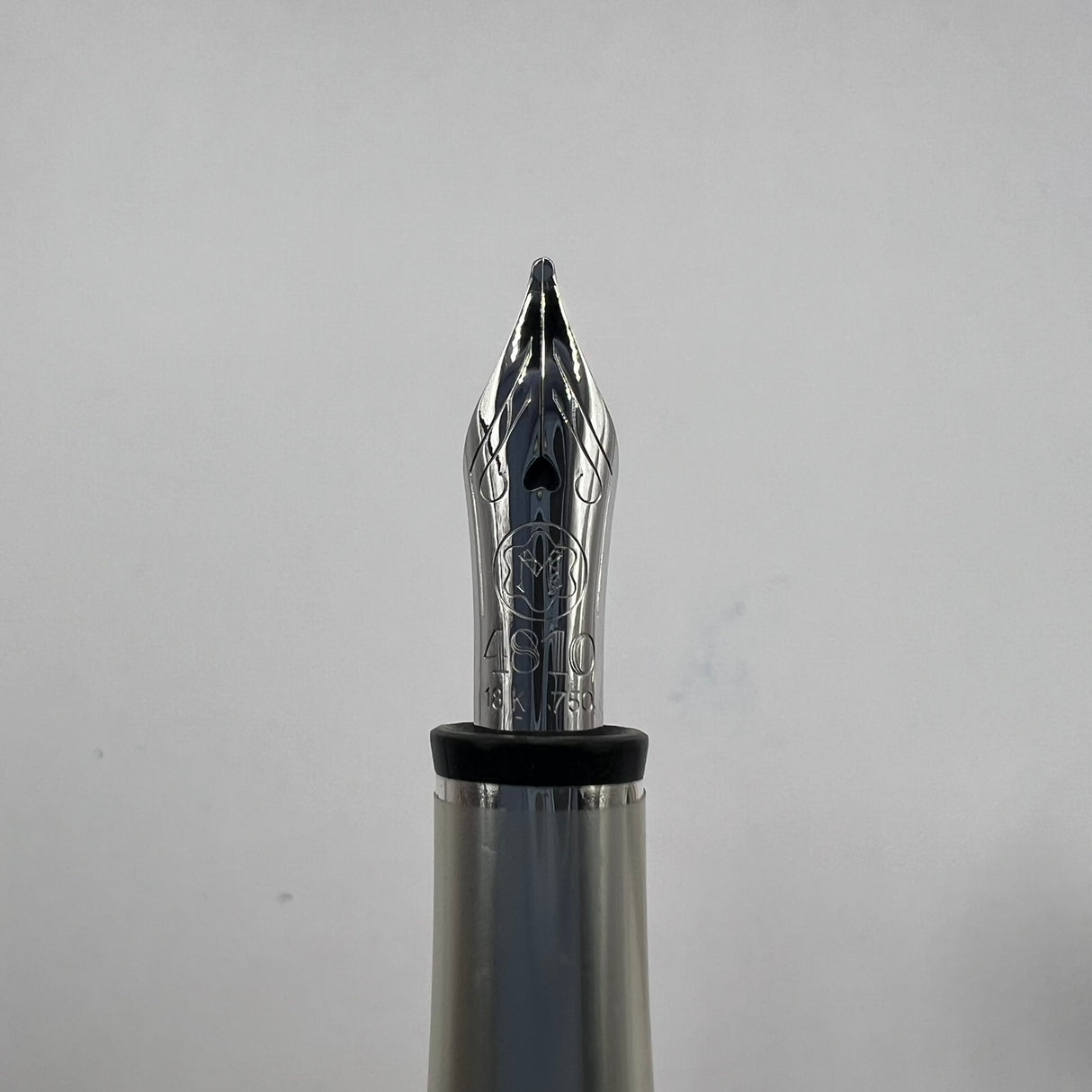 Montblanc Marlene Dietrich Sterling Silver & Diamond Limited Edition 1901 Fountain Pen -  Medium 18kt Gold Nib