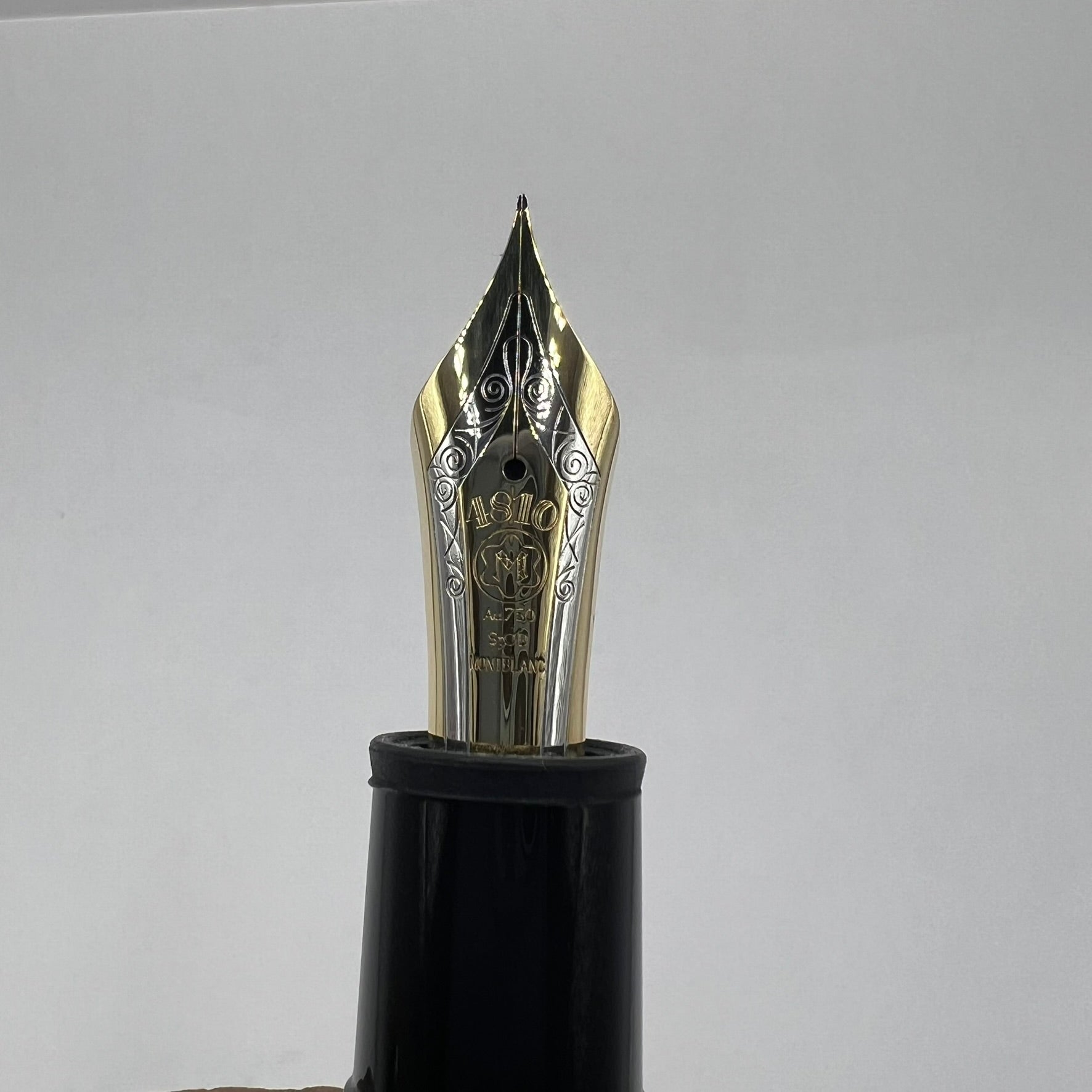 Montblanc Meisterstuck #149 Fountain Pen - Medium 18kt Gold Nib
