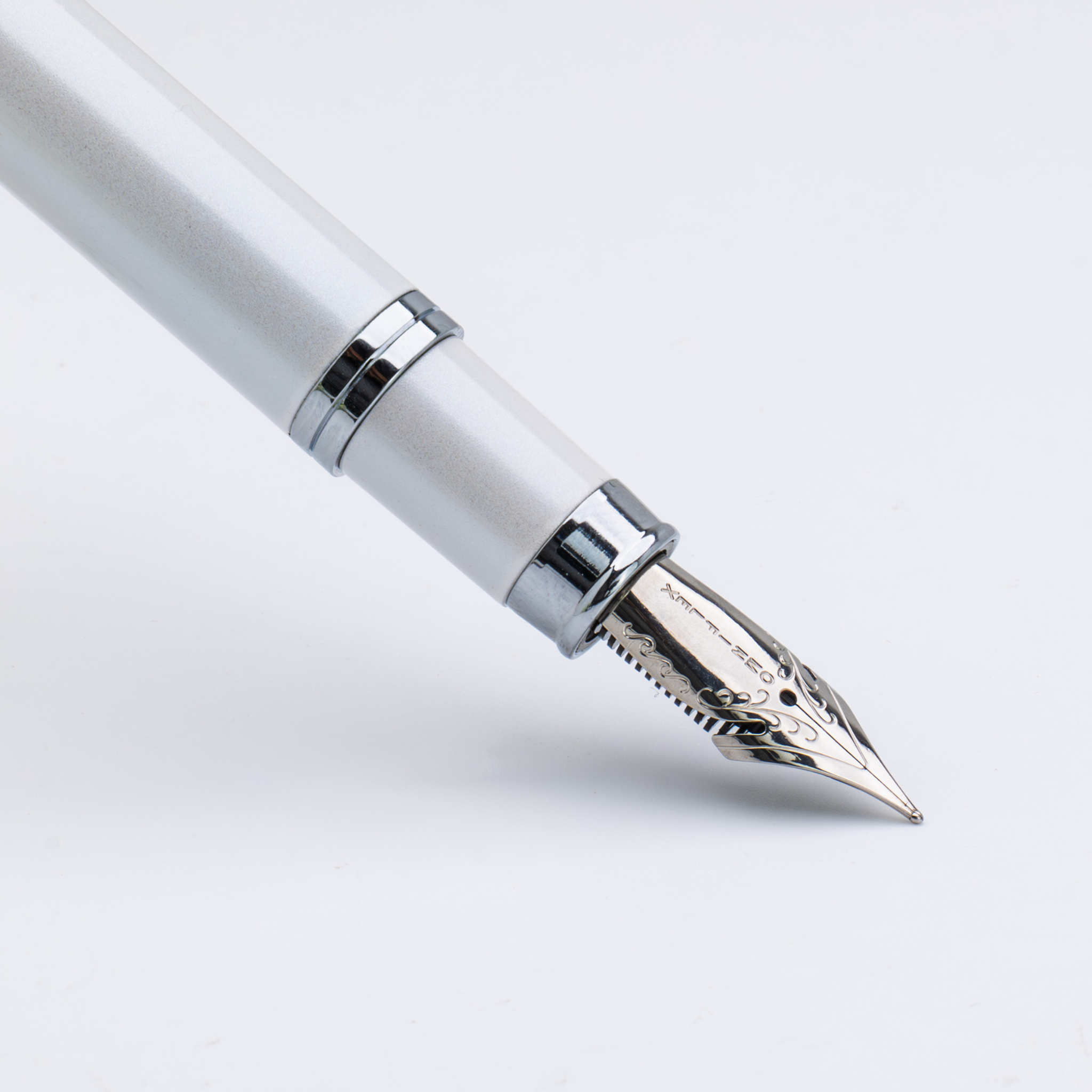 Monteverde USA Innova 2026 Color of The Year Cloud Dancer Fountain Pen Chrome Trim Collection