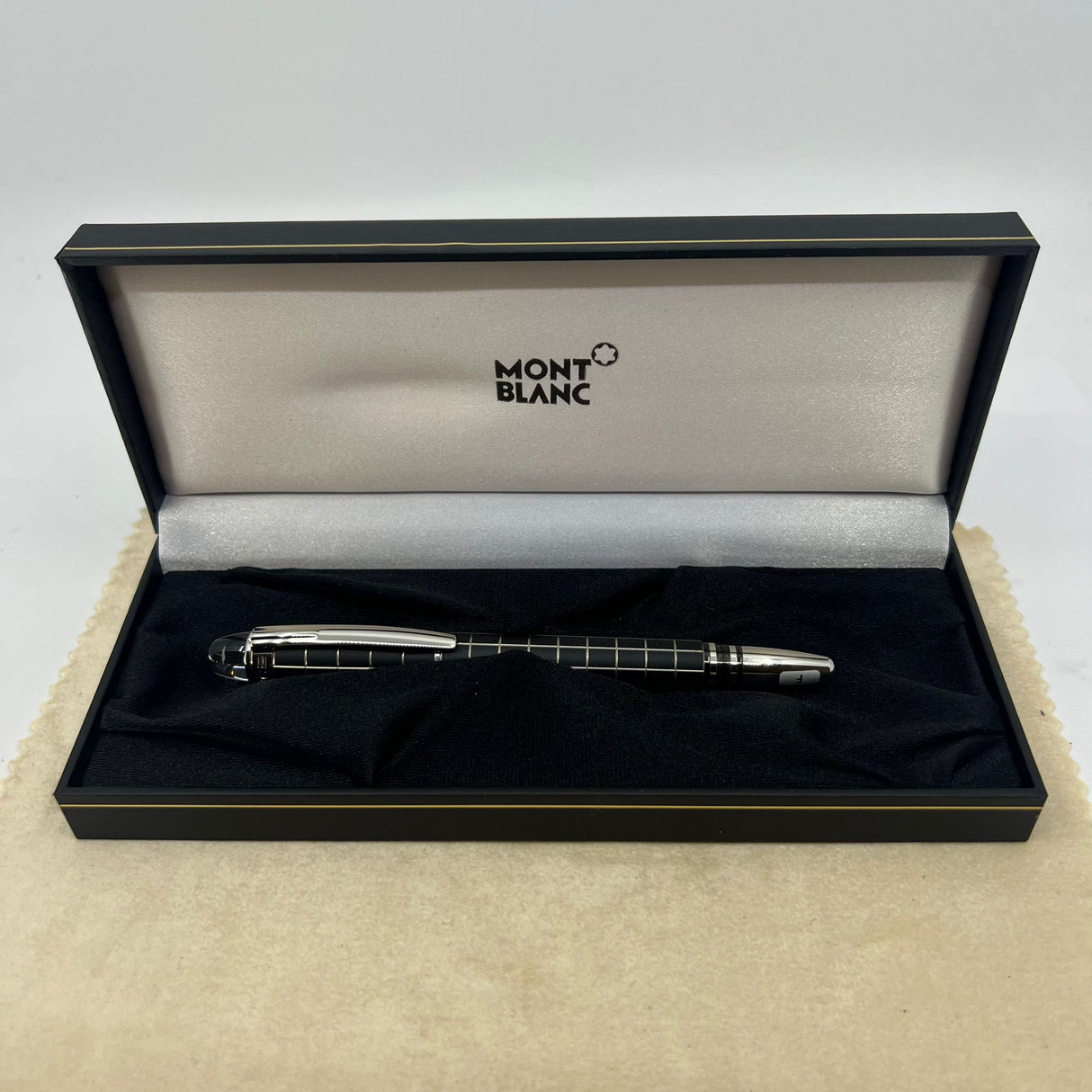 Montblanc Starwalker Nib 14K M Metal Rubber White Star Fountain Pen Black Silver