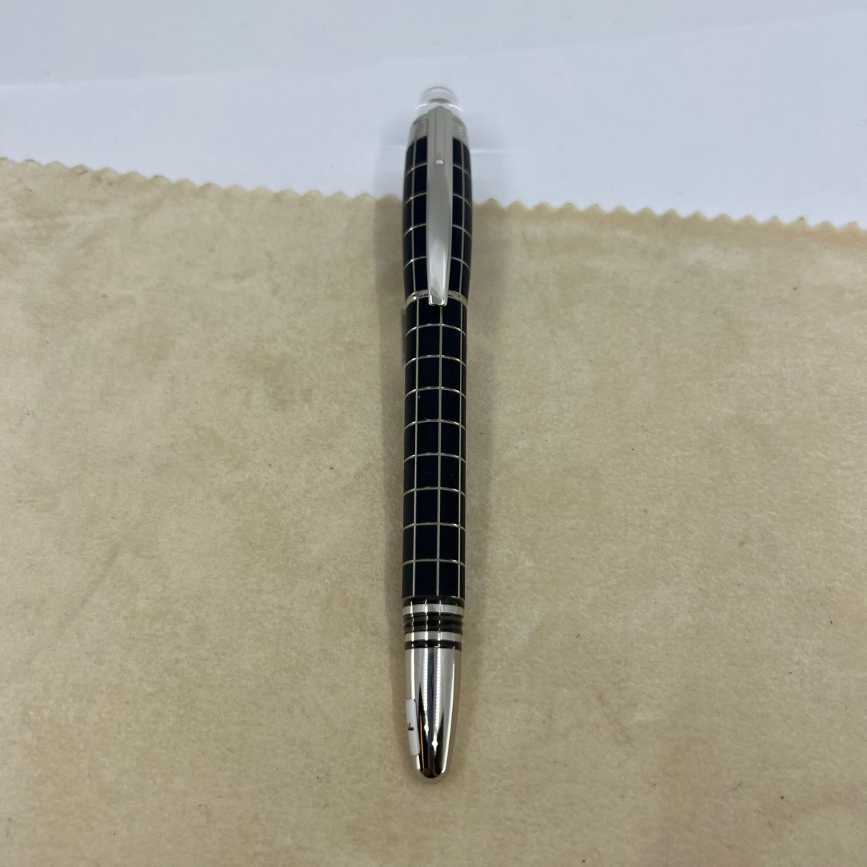 Montblanc Starwalker Nib 14K M Metal Rubber White Star Fountain Pen Black Silver