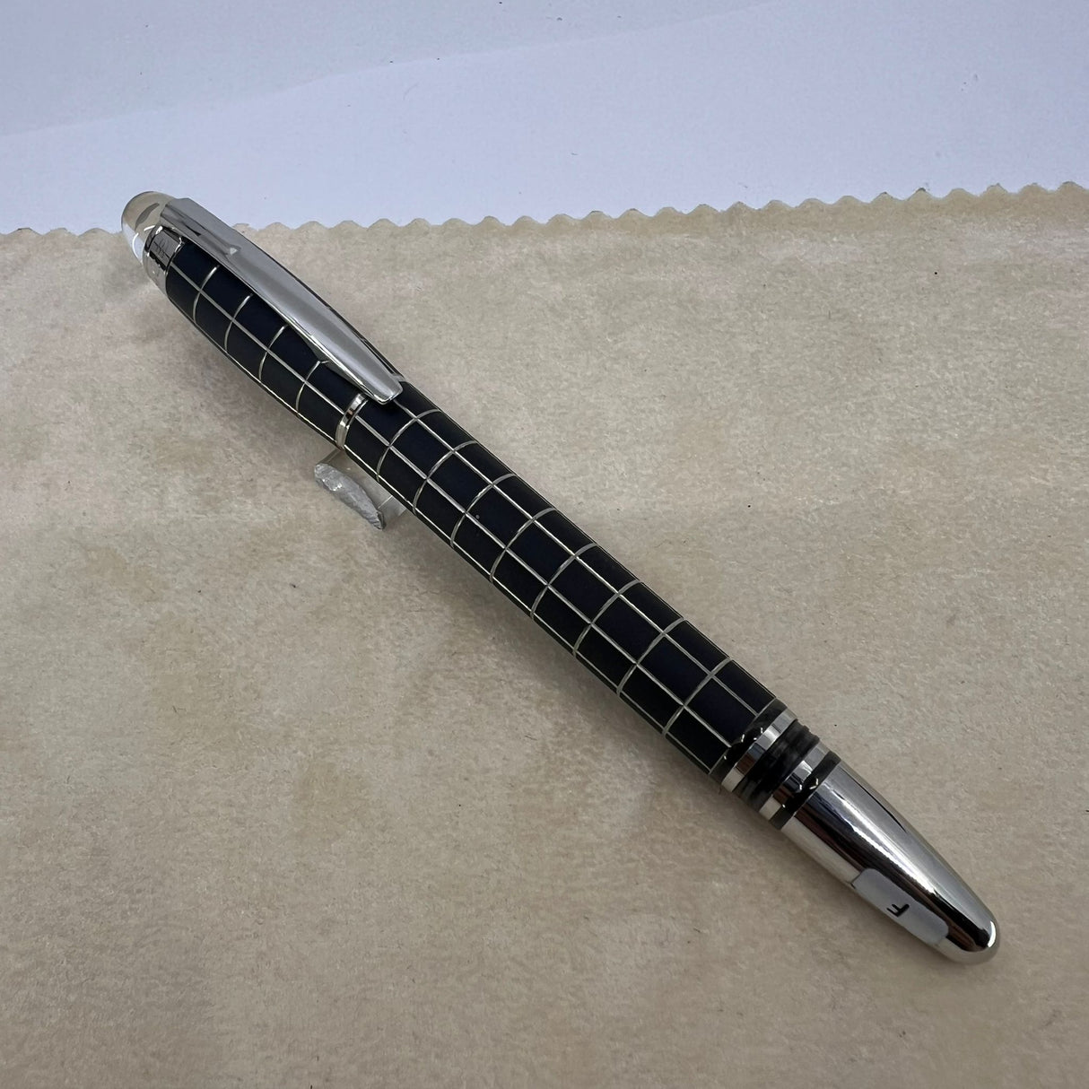 Montblanc Starwalker Nib 14K M Metal Rubber White Star Fountain Pen Black Silver