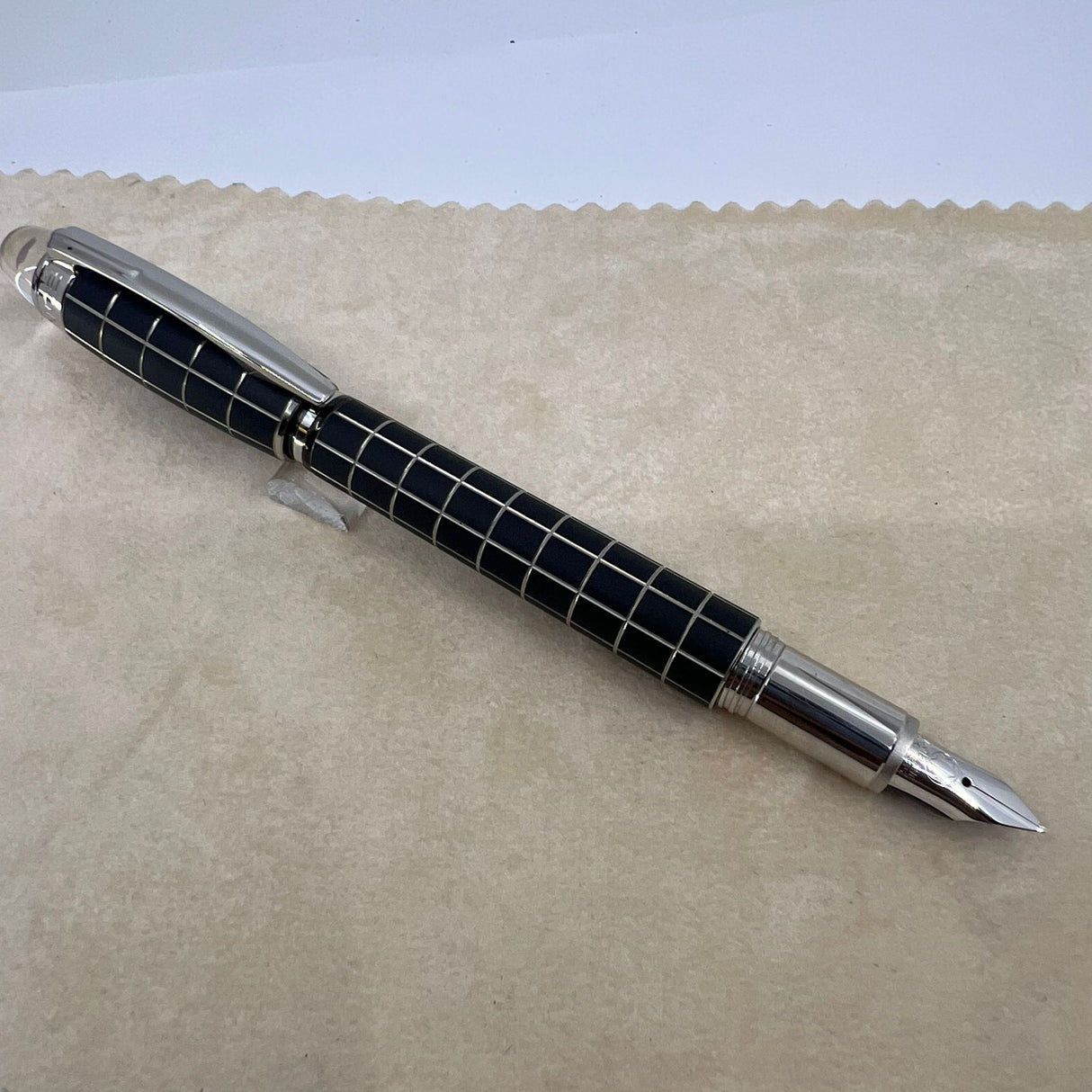 Montblanc Starwalker Nib 14K M Metal Rubber White Star Fountain Pen Black Silver