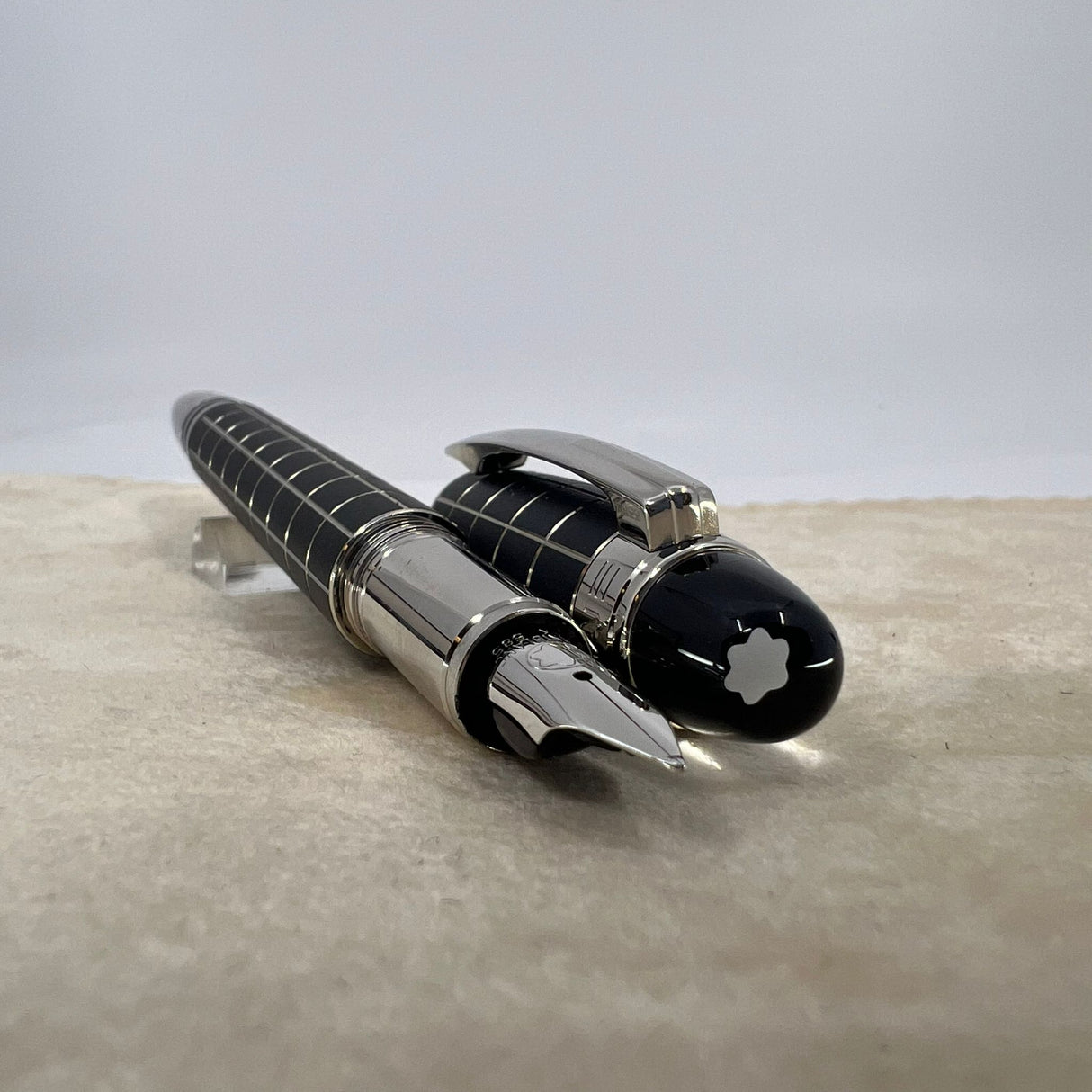 Montblanc Starwalker Nib 14K M Metal Rubber White Star Fountain Pen Black Silver