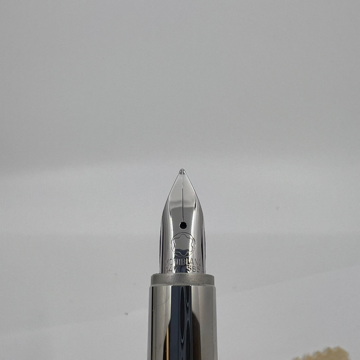 Montblanc Starwalker Nib 14K M Metal Rubber White Star Fountain Pen Black Silver