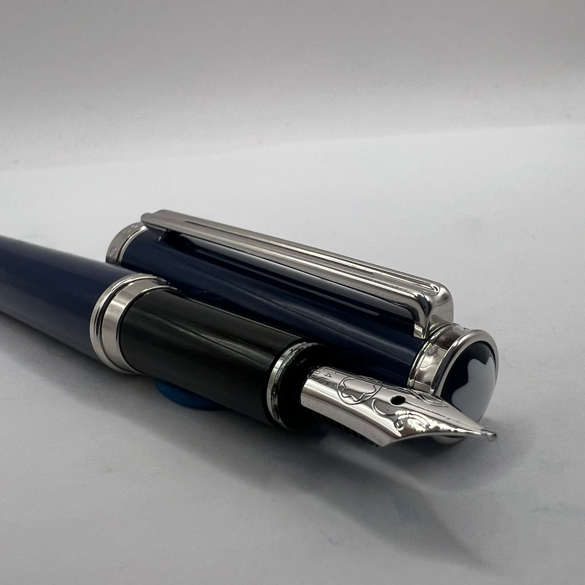 Montblanc Noblesse Blue 14K gold nib Fountain Pen - circa 1990