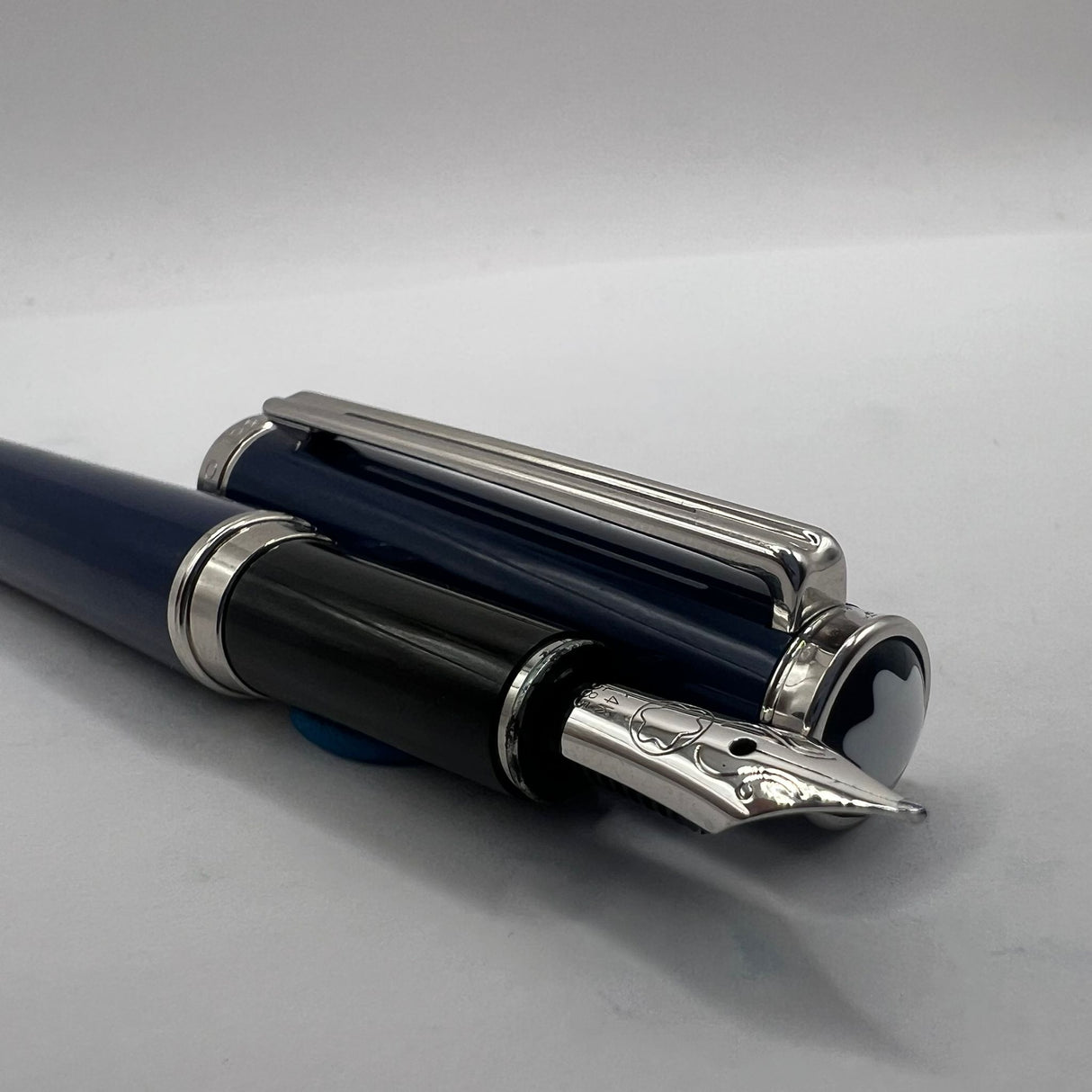 Montblanc Noblesse Blue 14K gold nib Fountain Pen - circa 1990