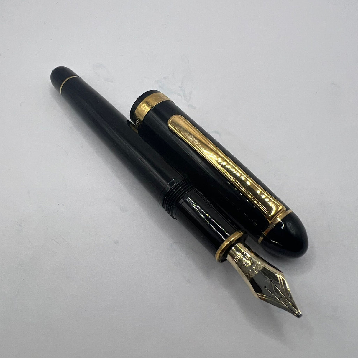 Platinum 3777 Black Gold trim Music Nib 14K - Fountain Pen