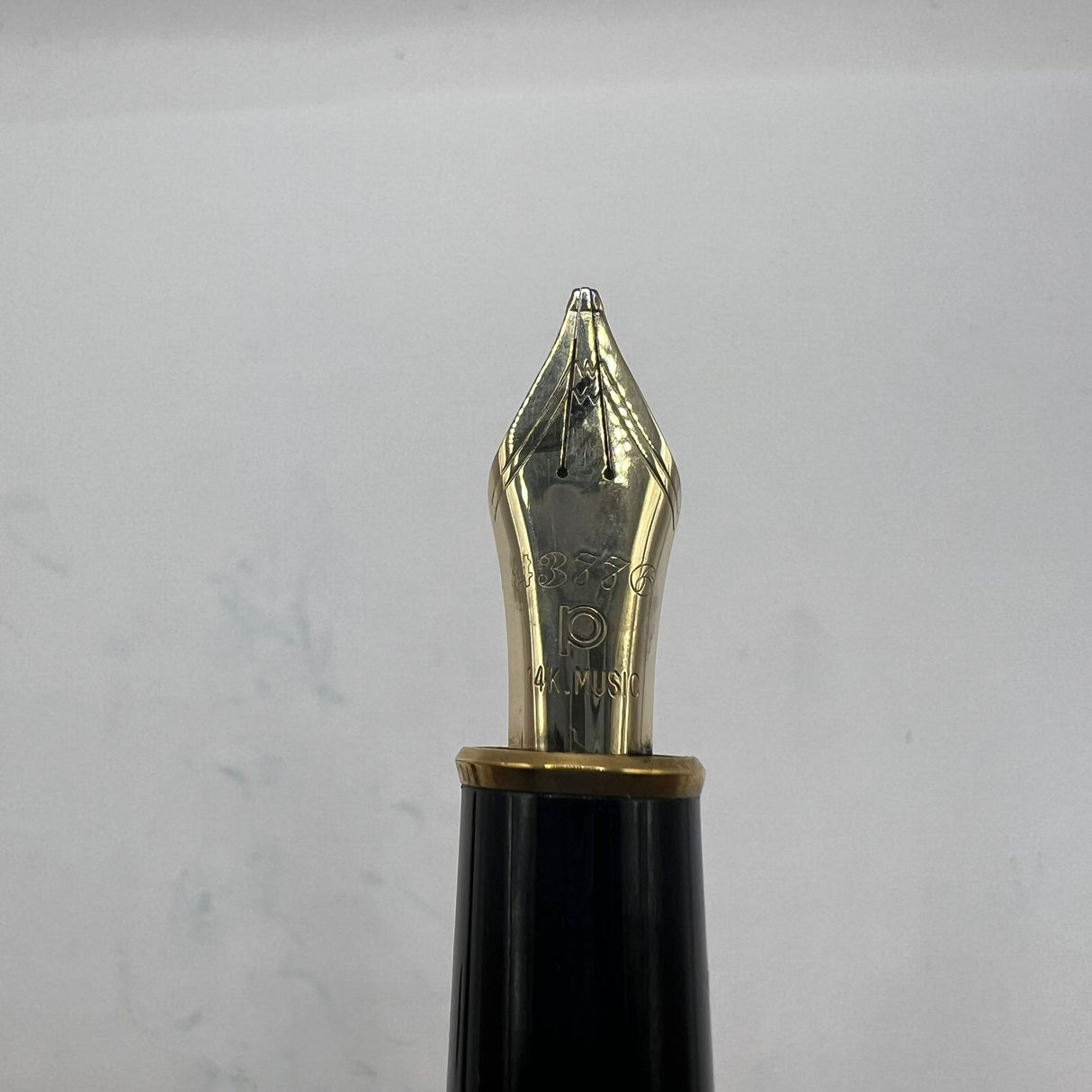 Platinum 3777 Black Gold trim Music Nib 14K - Fountain Pen