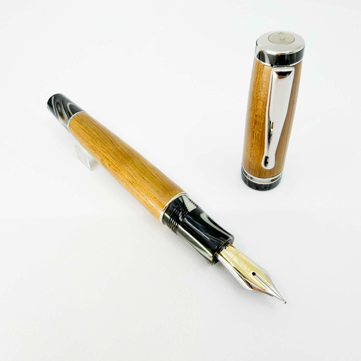 Delta Sea Wood Limited Edition 0569/1000 Fusion Gold nib 18K750  - Fountain Pen
