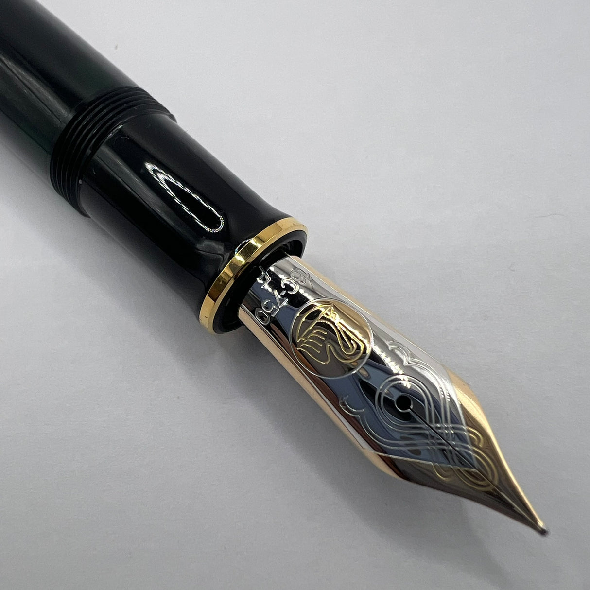 Pelikan Souveran Black M1000 Fountain Pen -  Very Flexible Fine 18kt Gold Nib