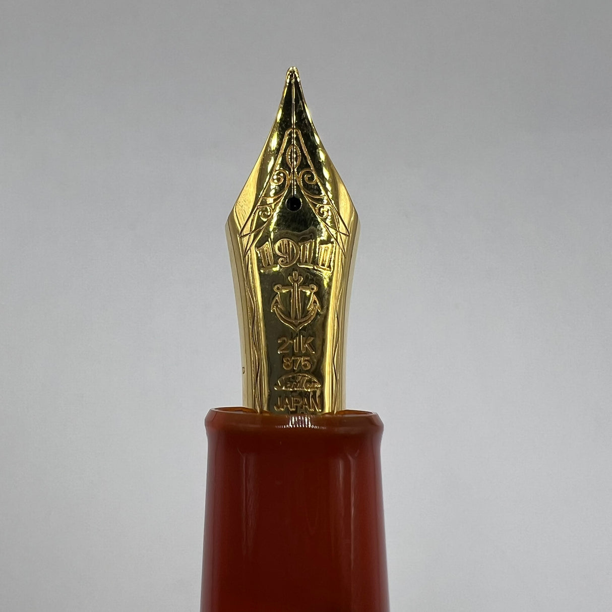 Sailor Professional Gear King of Pens Fountain Pen - Pillow Book - Autumn Sky(Coral)  -  Broad 21kt Gold Nib