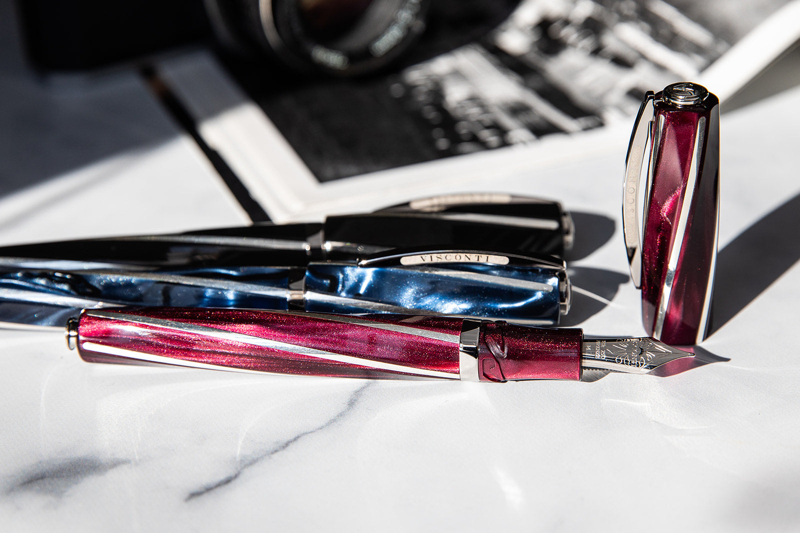 Visconti Divina Elegance Imperial Blue Oversize - Fountain Pen Visconti Divina Elegance Imperial Blue Oversize - Fountain Pen