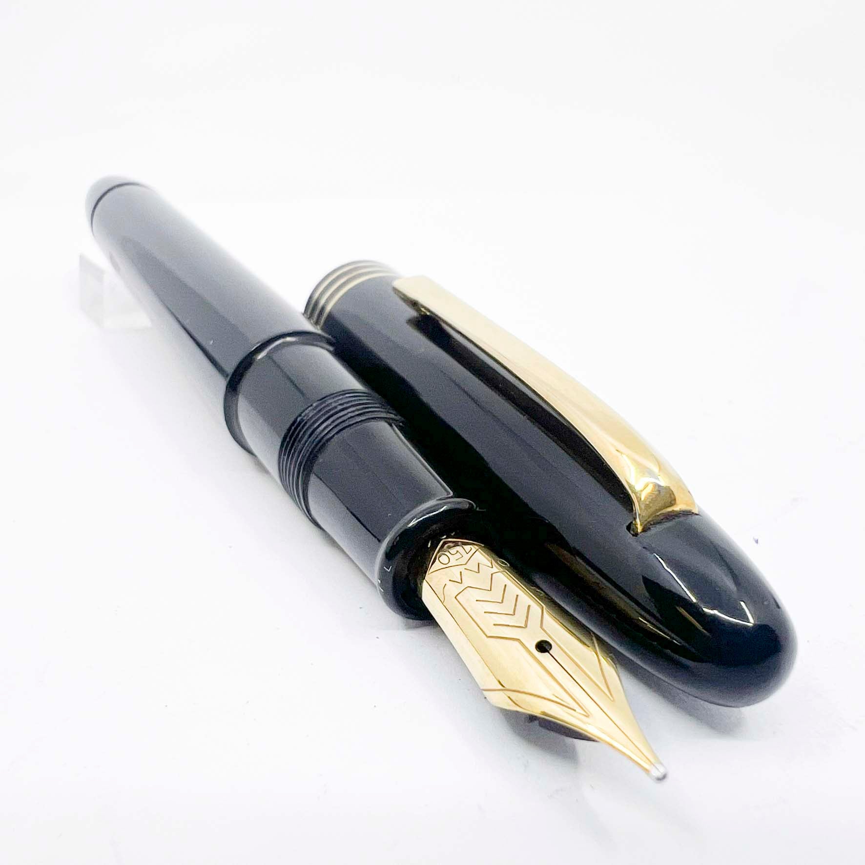 OMAS Ogiva Black Museum of Modern Art New York Fountain Pen - Semi