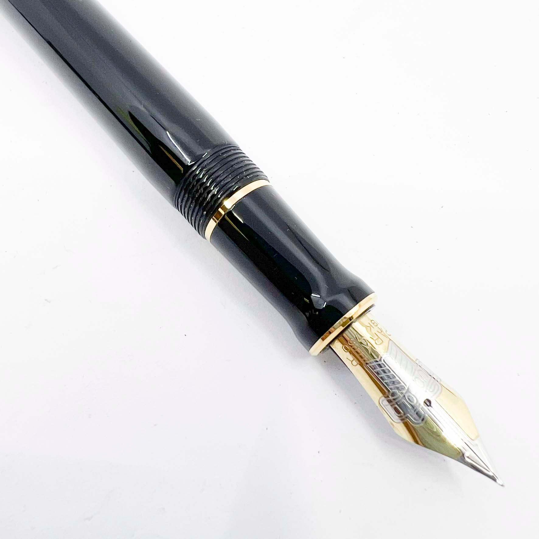 Parker Duofold Centennial (Largest) Black Fountain Pen - Extra