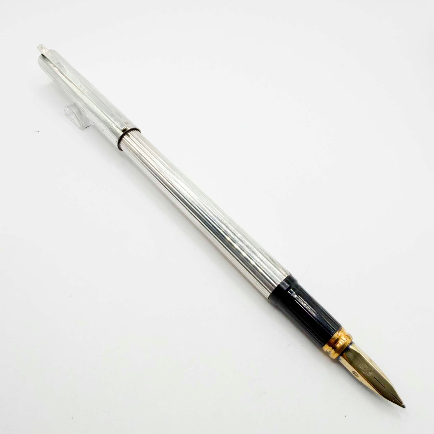 S.T. Dupont Classic Fluted Silver Plated Fountain Pen - Medium