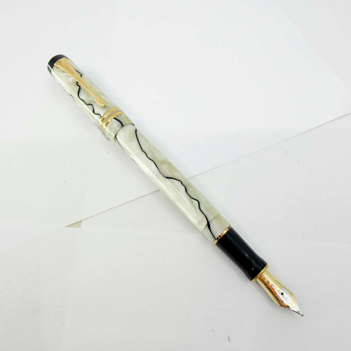 Parker Duofold International (Standard Size) Lustrous Pearl & Black Fountain Pen  - Medium 18kt Gold Nib