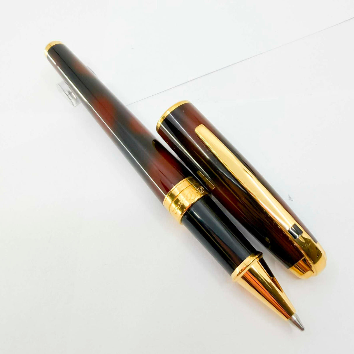 S.T. DuPont Large Orpheo Laque Ecaille Rollerball - Marbled Black & Burnished Burgundy Laque