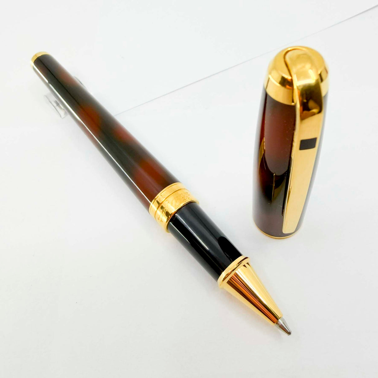 S.T. DuPont Large Orpheo Laque Ecaille Rollerball - Marbled Black & Burnished Burgundy Laque