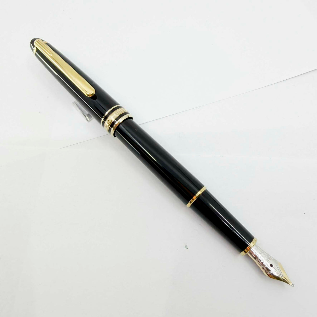 Montblanc Classique #144 Black Resin Fountain Pen  - Medium  14kt Gold Nib