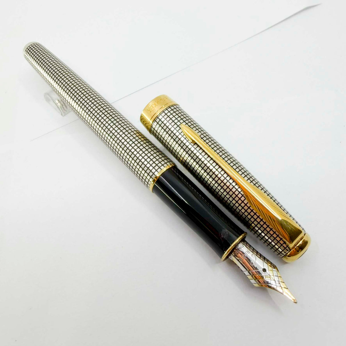 Parker Sonnet Sterling Silver Cisele Cross Hatch Fountain Pen -  Fine 18kt Gold Nib
