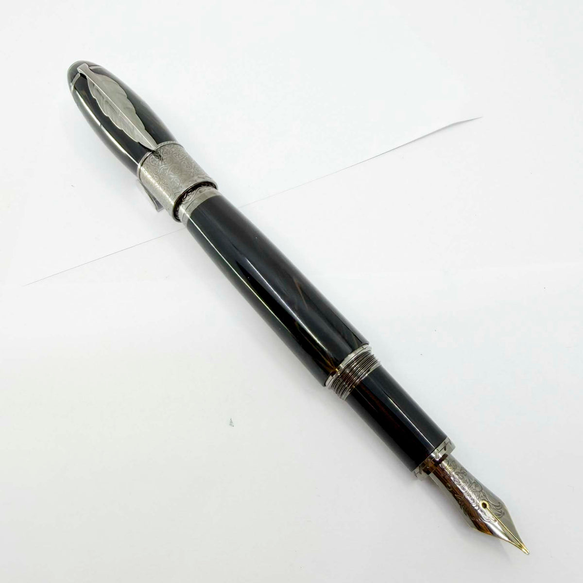 Montblanc Daniel Defoe Writer Series Limited Edition Fountain Pen   -  Fine 18kt Gold Nib
