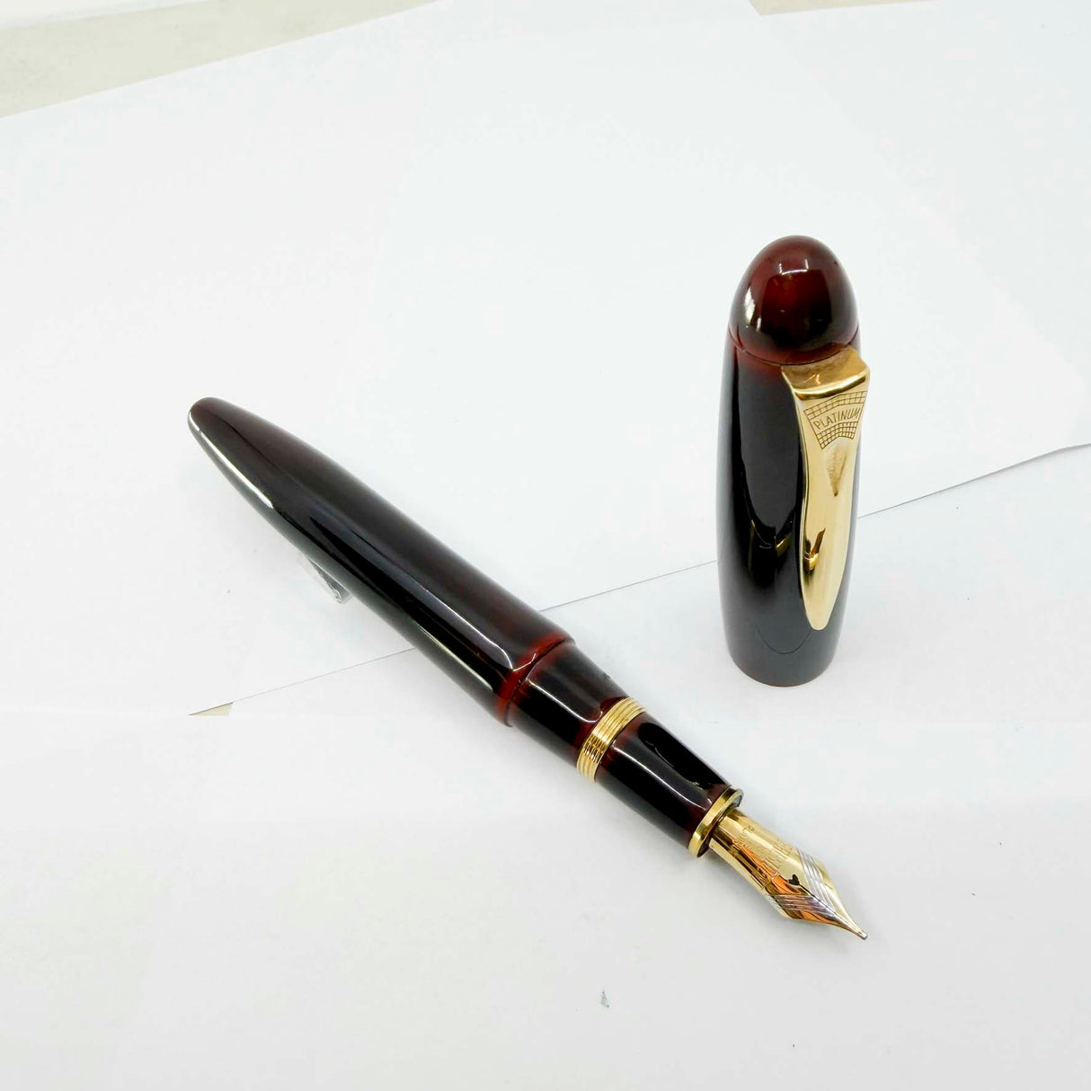 Platinum Izumo Urushi Aka-tame(Red) Hand Painted Lacquer Oversized Fountain Pen  - Broad 18kt Gold Nib