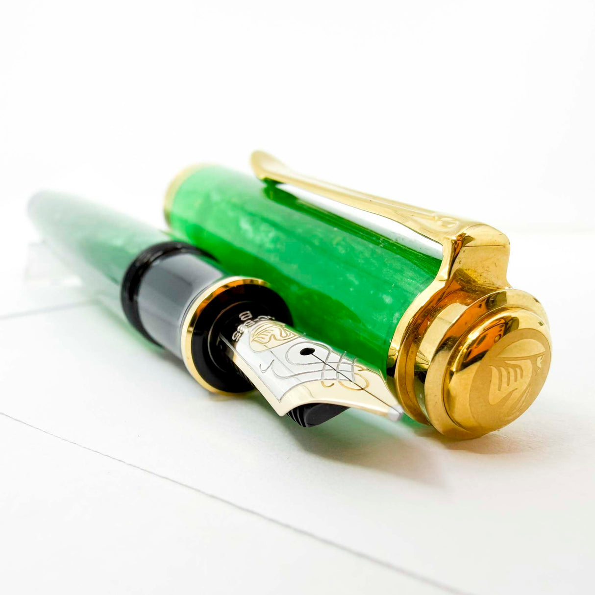 Pelikan Souveran M600 Marbled Vibrant Green Special Edition Fountain  Pen  - Broad 14kt  Gold Nib