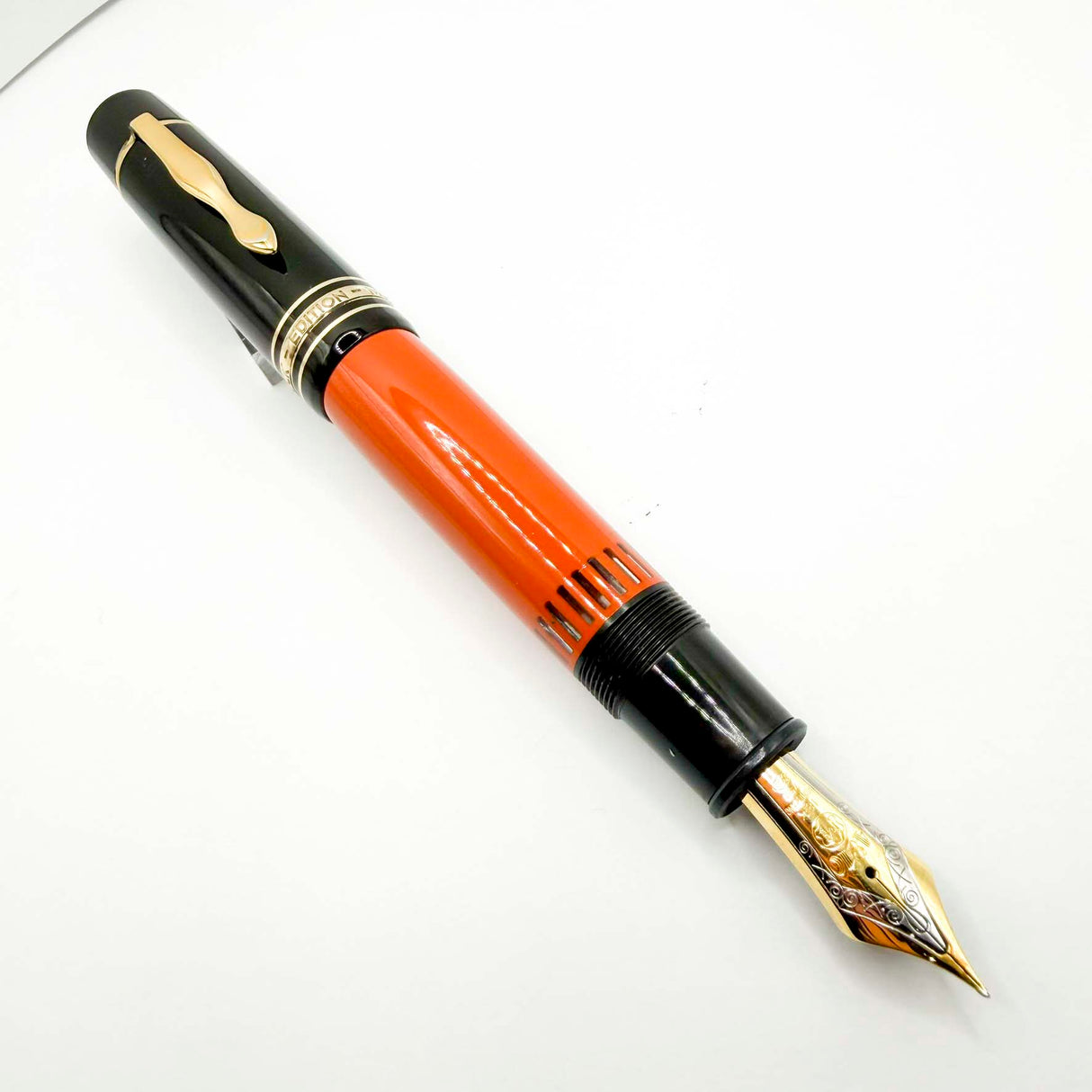 Montblanc Ernest Hemingway Writers Series Limited Edition Fountain Pen  - Fine 18kt Gold Nib