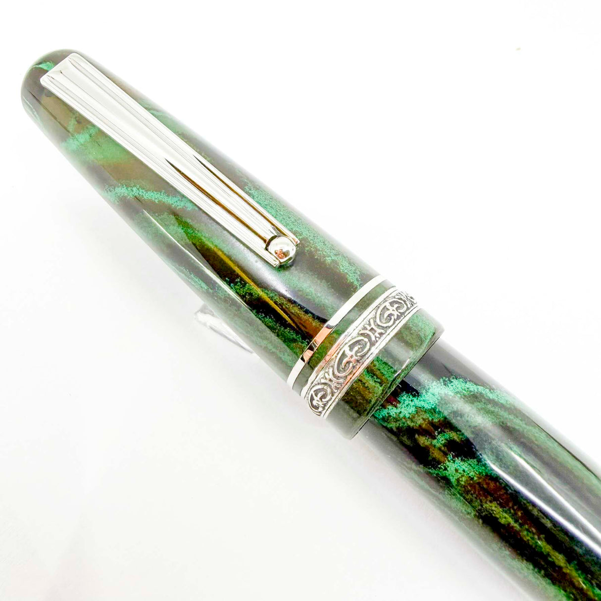Delta Roma Imperiale Oversized Green/Black Ebonite Fountain Pen - Overized Medium 14kt Gold Nib (Copy)