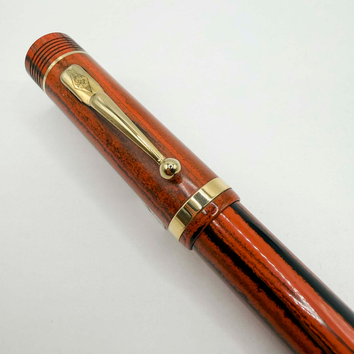 Conway Stewart Winston Churchill Woodgrain Ebonite  Fountain Pen - Medium Italic 18kt Gold Nib