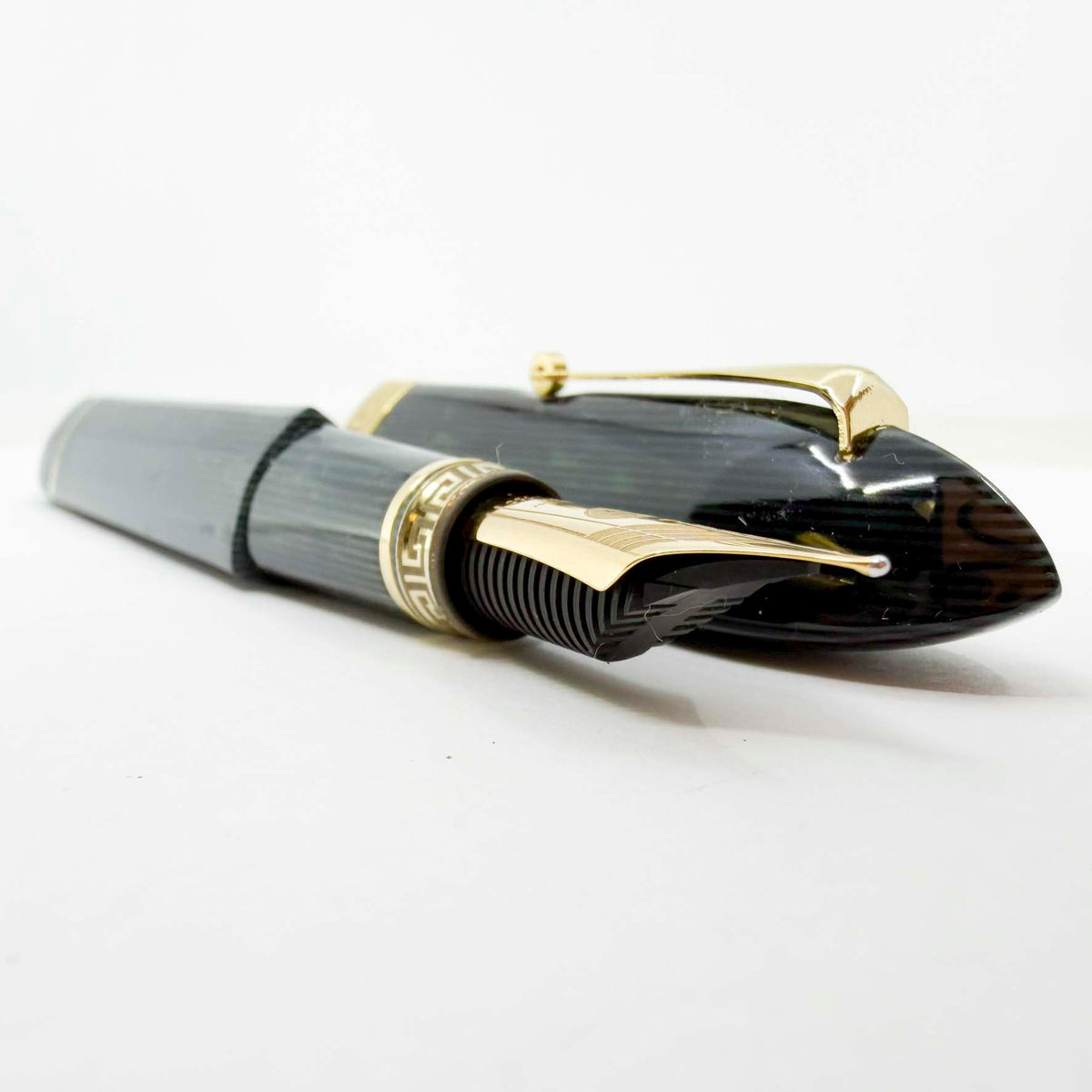 ASC (Armando Simoni Club) Triangolo Incredible Arco Verde (Green) Celluloid Limited Edition 3-Sided Fountain Pen - Magic Flex Medium #8 Size 18kt Gold Nib