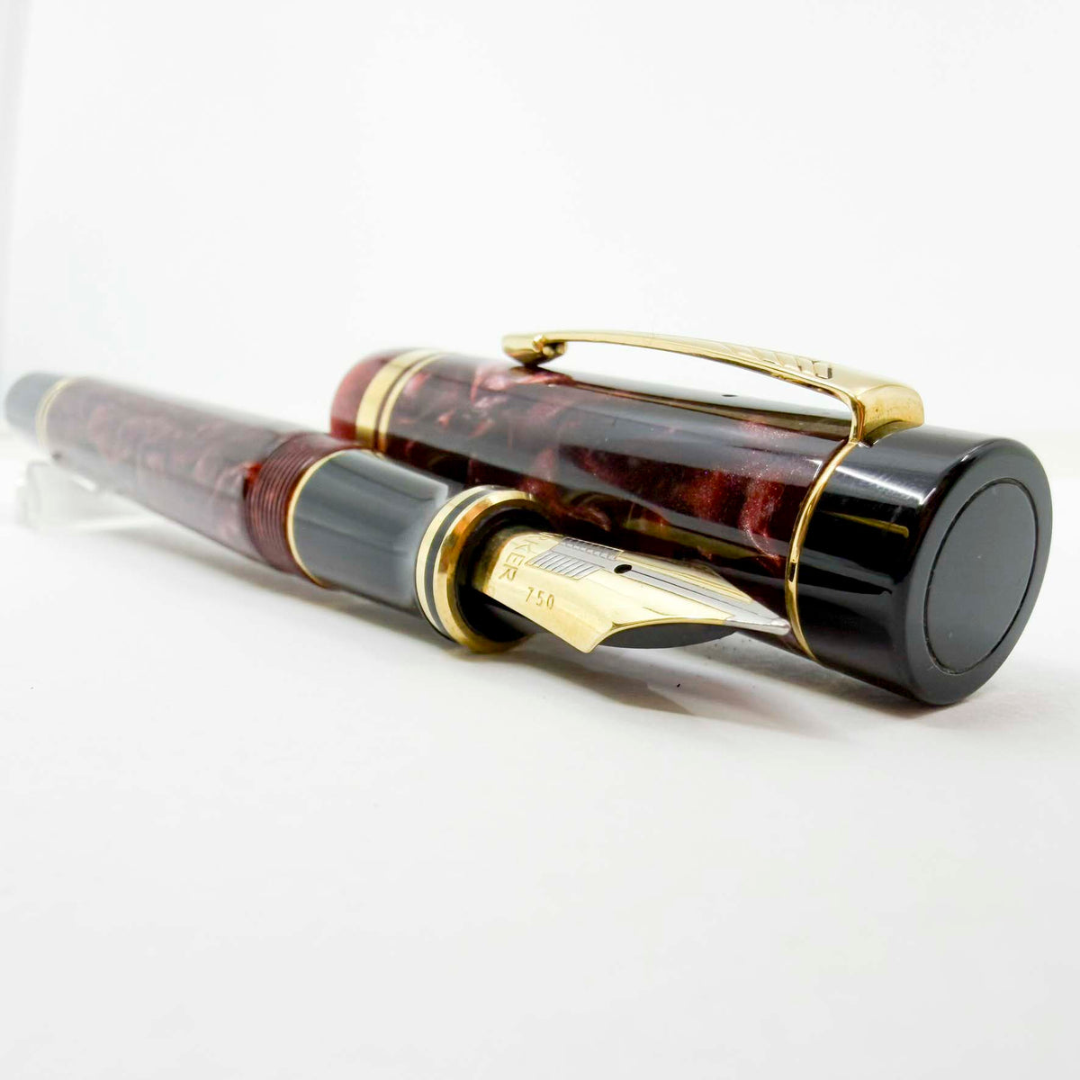 Parker Centennial (Largest Size) Marbled Maroon Duofold Fountain Pen (Circa 1990) - Extra Fine 18kt Gold Nib